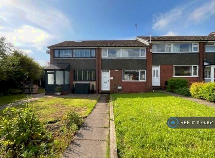 3 Bedroom Terraced House To Rent In Berkley Walk, Rochdale, OL15