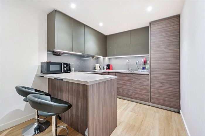 2 Bedroom Flat For Sale In Beaufort Square, London, NW9
