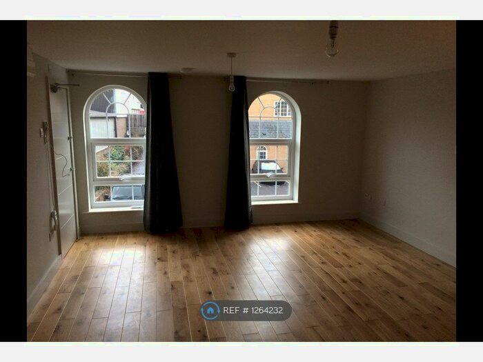 1 Bedroom Flat To Rent In Love Lane, Cirencester GL7