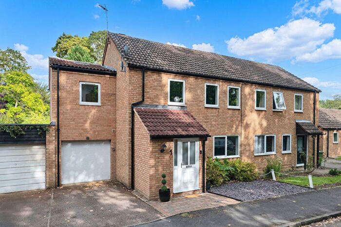 4 Bedroom Semi-Detached House For Sale In Savile Way, Fowlmere, SG8