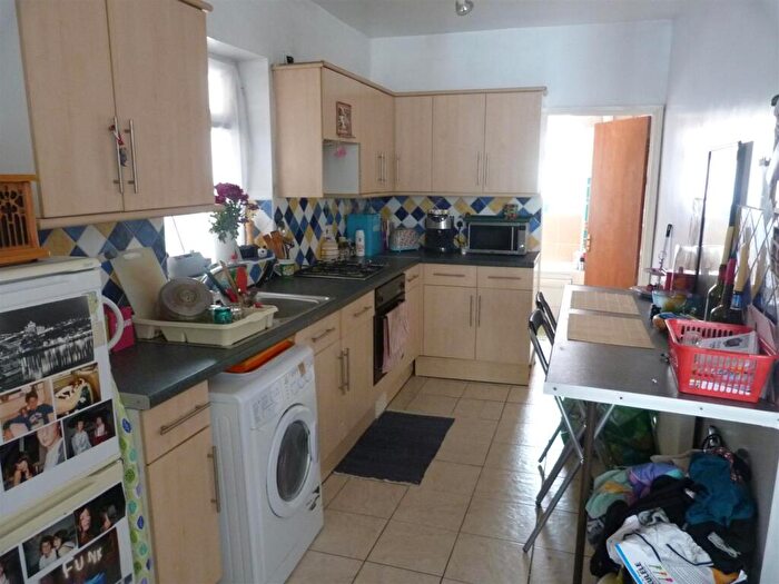 2 Bedroom Flat To Rent In Cyfarthfa Street, Roath, CF24