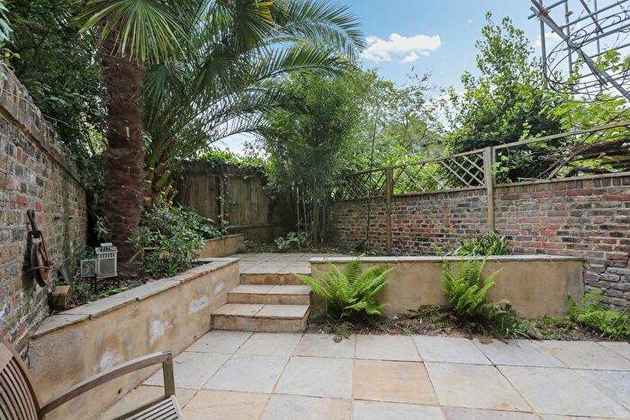1 Bedroom Flat For Sale In Shenley Road, London, SE5