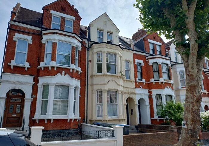 1 Bedroom Flat For Sale In B Callcott Road, Brondesbury, London, NW6