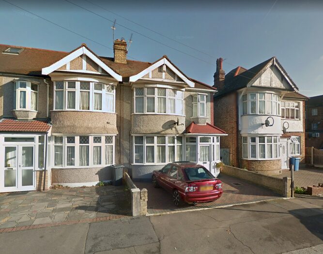 2 Bedroom Maisonette To Rent In Sydney Road, Barkingside, IG6