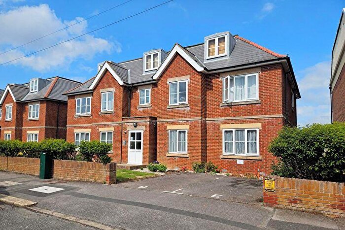 2 Bedroom Apartment For Sale In High Street, Lee-On-The-Solent, PO13