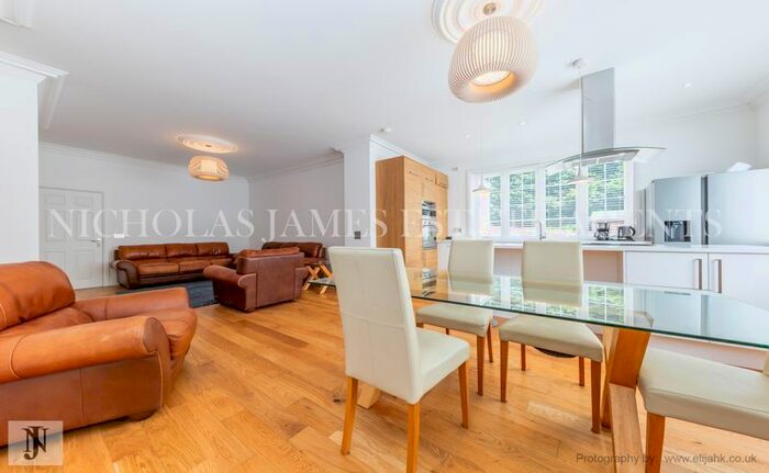 3 Bedroom Semi-Detached House To Rent In Holland Close, New Barnet, Barnet, EN5