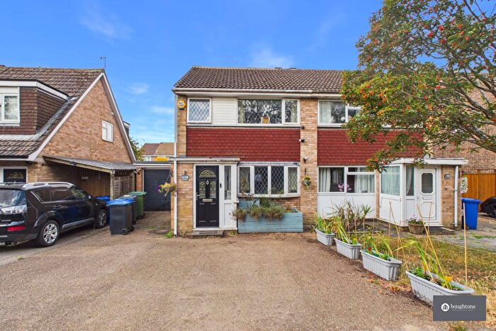 3 Bedroom Semi-Detached House For Sale In Halse Road, Brackley, NN13