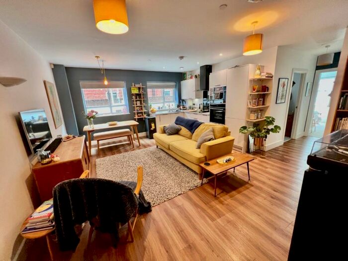 2 Bedroom Flat To Rent In Wilder Street, Bristol, BS2