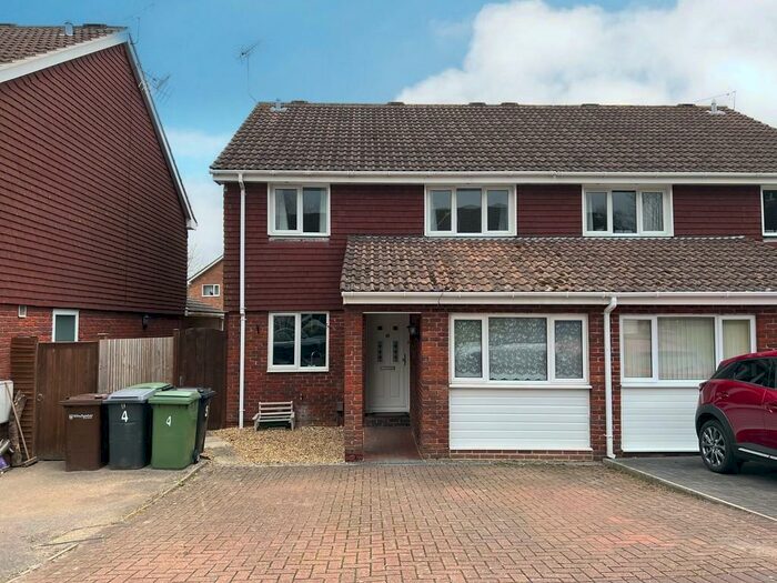 4 Bedroom Semi-Detached House To Rent In Kings Worthy, SO23