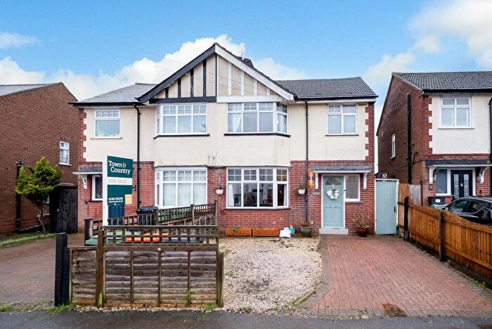 3 Bedroom Semi Detached House For Sale In Front Street, Slip End, LU1