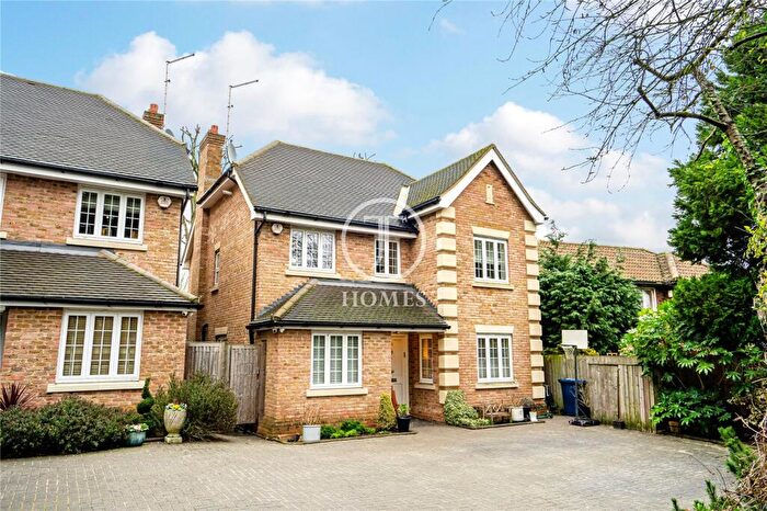 5 Bedroom Detached House For Sale In Garrick Way, London, NW4