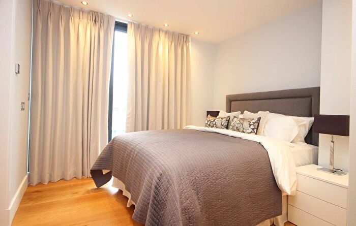 2 Bedroom Flat To Rent In Bridge End Close, Kingston Upon Thames, KT2