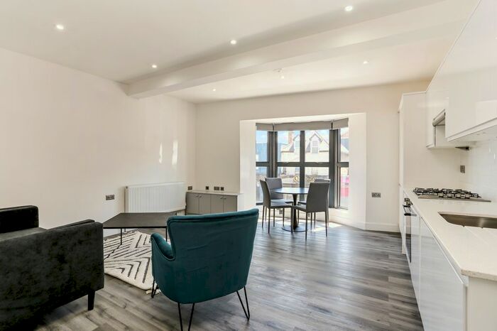 2 Bedroom Flat To Rent In Romford Road, Manor Park, London, E12