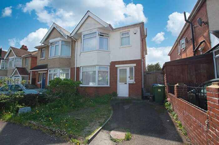 3 Bedroom Semi-Detached House For Sale In Granby Grove, Southampton, SO17