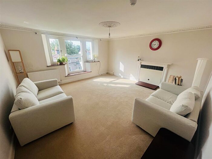 3 Bedroom Flat To Rent In B, Cotham Road, Cotham, BS6