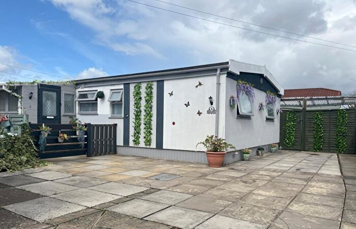 2 Bedroom Park Home For Sale In Drake Avenue, Ringswell Park, Exeter, EX2