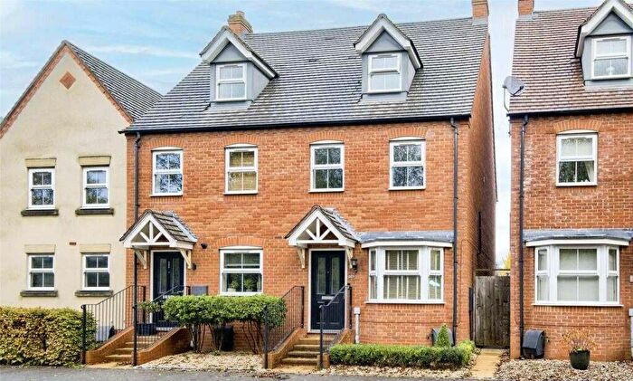 3 Bedroom Semi-Detached House To Rent In Warwick Road, Henley-In-Arden, B95