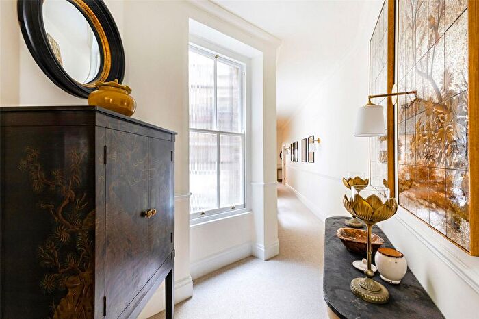 3 Bedroom Flat To Rent In Lincoln House, Basil Street, SW3