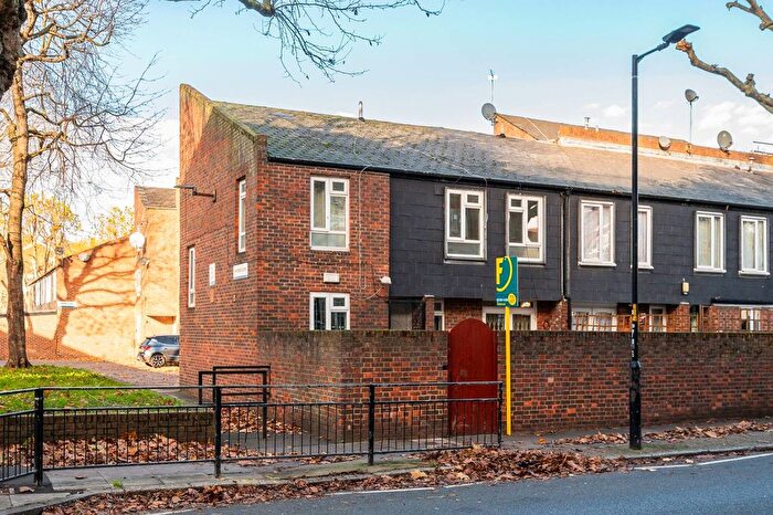 3 Bedroom End Of Terrace House To Rent In John Ruskin Street, Walworth, London, SE5