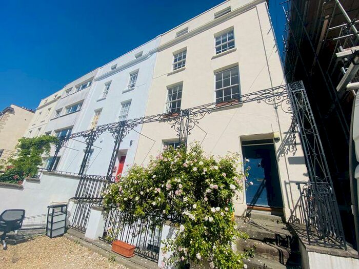 2 Bedroom Flat To Rent In West Park, Clifton, BS8