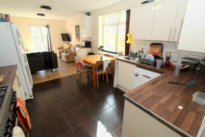 6 Bedroom House To Rent In Monthermer Road, Cardiff, CF24