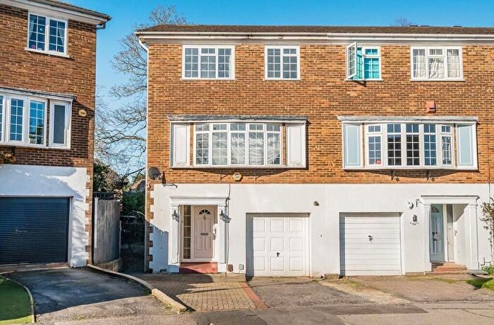 4 Bedroom End Of Terrace House For Sale In Reynard Close, Bromley, Kent, BR1