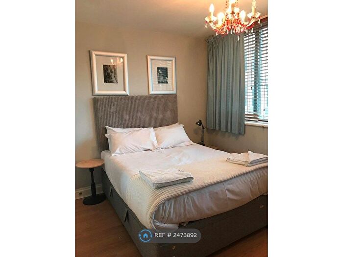 2 Bedroom Flat To Rent In Elisa Court, London, W1T