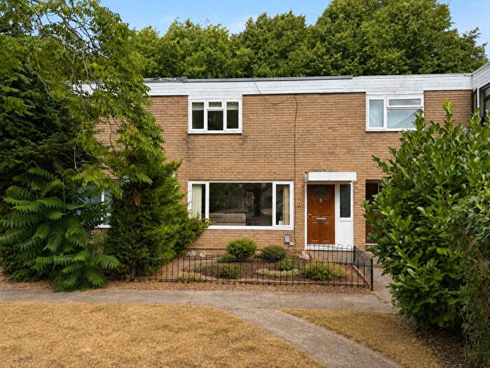 2 Bedroom House For Sale In Caswell Close, Farnborough, Hampshire, GU14