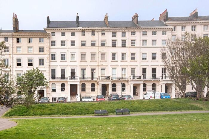 2 Bedroom Flat For Sale In Adelaide Crescent, Hove, BN3