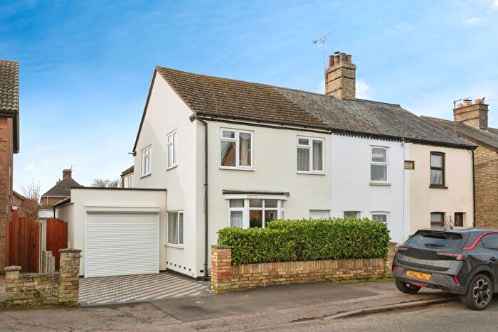 3 Bedroom End Of Terrace House For Sale In Clifton Road, Henlow, Bedfordshire, SG16