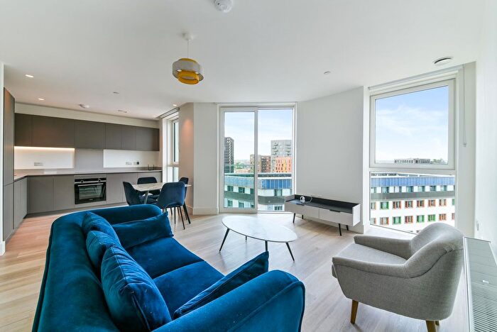 3 Bedroom Flat To Rent In Hale Works, Tottenham, London, N17