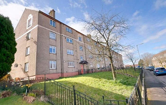 3 Bedroom Flat For Sale In Watchmeal Crescent, Hardgate, Clydebank, G81