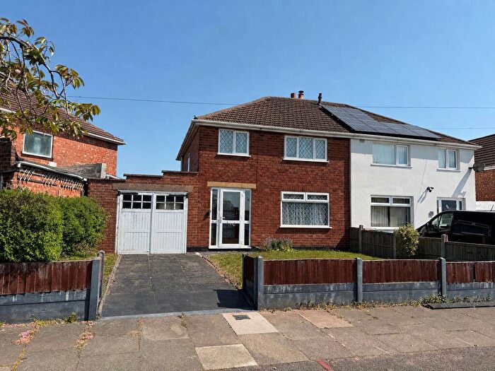 3 Bedroom Semi-Detached House For Sale In Thorncliffe Road, Great Barr, Birmingham, B44