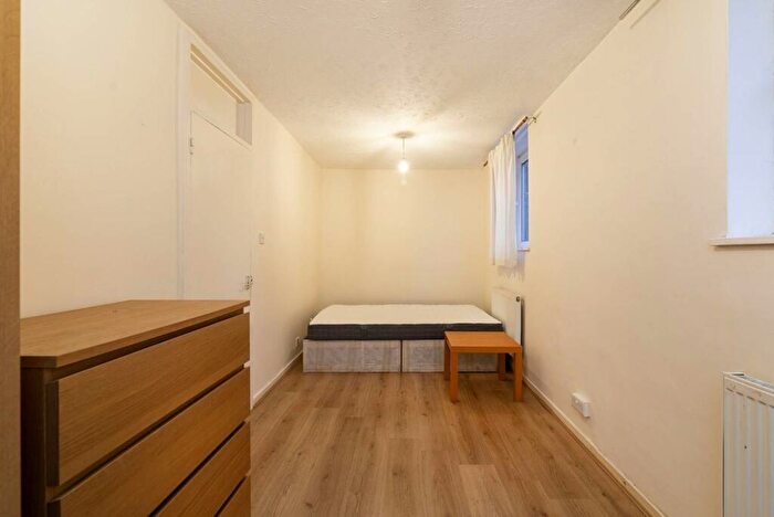 4 Bedroom Maisonette To Rent In Myrtle Walk, Hoxton, London, N1