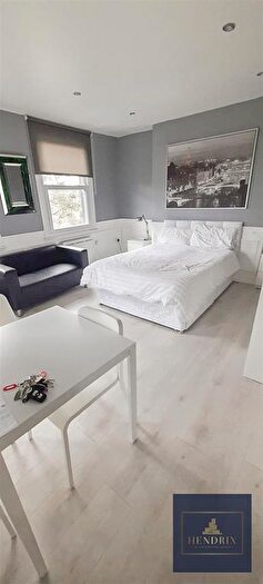 Studio To Rent In Stoke Newington Common, London, N16