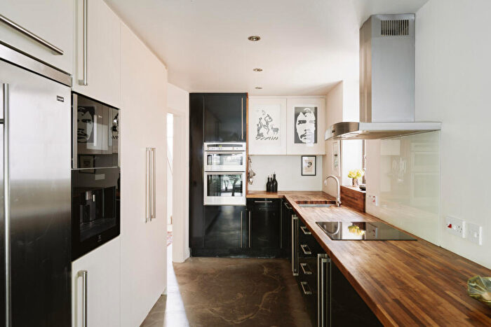 6 Bedroom Semi-Detached House For Sale In Harley Grove, London, E3