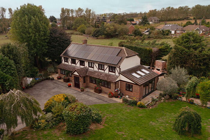 4 Bedroom Detached House For Sale In Crayburne, Betsham, Gravesend, DA13