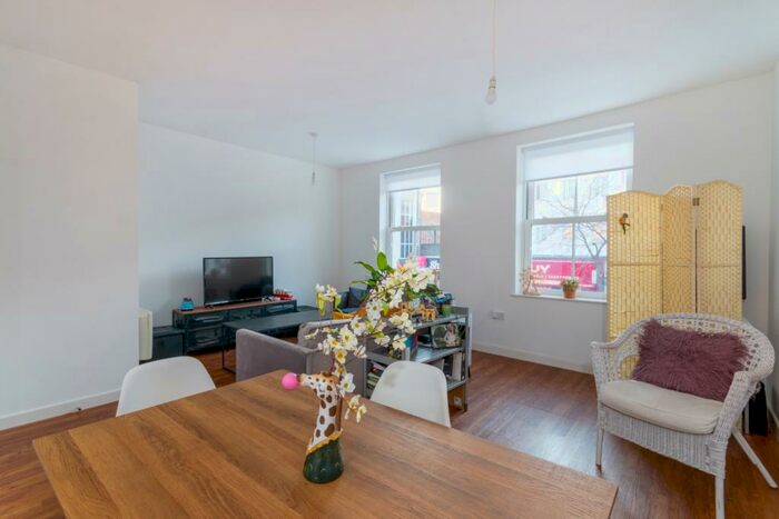 2 Bedroom Maisonette To Rent In Walworth Road, London, SE17