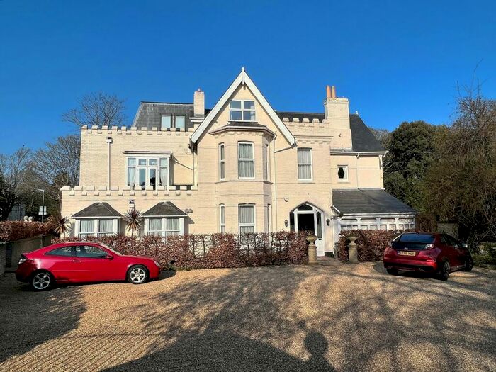 1 Bedroom Flat To Rent In Dean Park Road, Bournemouth, Dorset., BH1