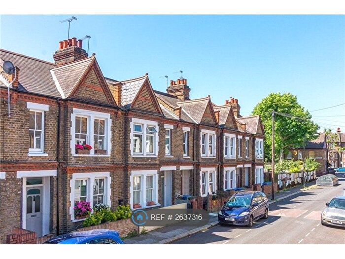 3 Bedroom Maisonette To Rent In Aylesbury Rd, London, SE17