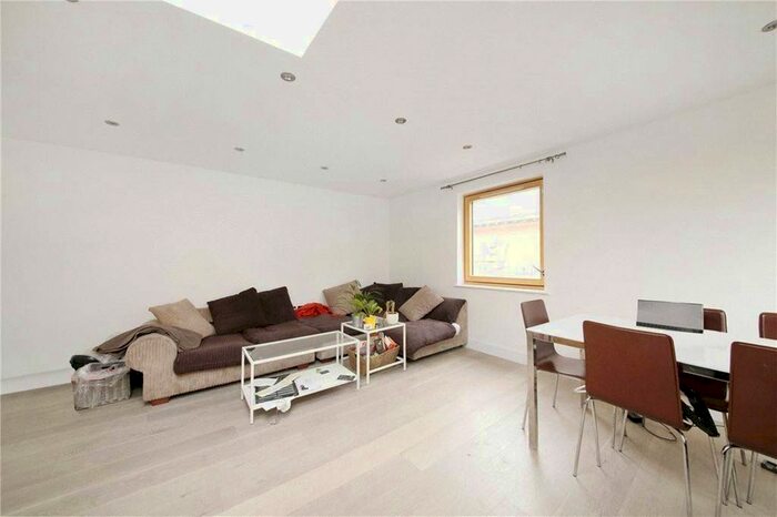2 Bedroom Flat To Rent In Paragon Road, Hackney, E9