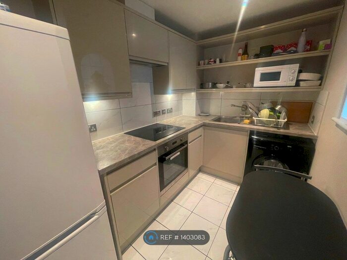 2 Bedroom Flat To Rent In Westminster Bridge Road, London, SE1