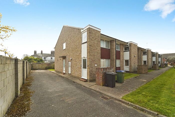 1 Bedroom Flat For Sale In York Gardens York Road, Littlehampton, BN17