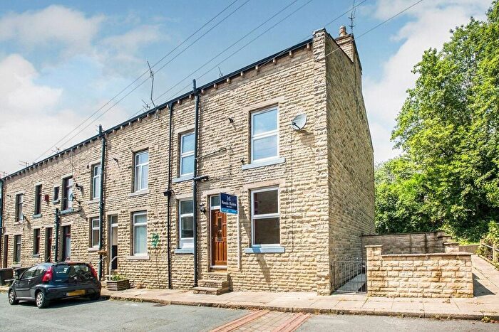 3 Bedroom End Of Terrace House To Rent In Broad Street, Todmorden, West Yorkshire, OL14