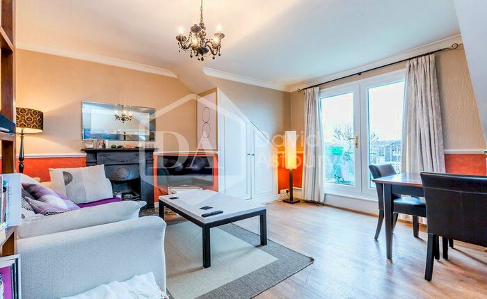 2 Bedroom Flat To Rent In Wolseley Road, Crouch End, London, N8