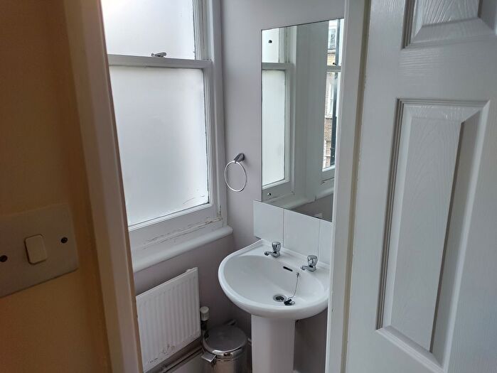 4 Bedroom Flat To Rent In Richmond Way, London, W14