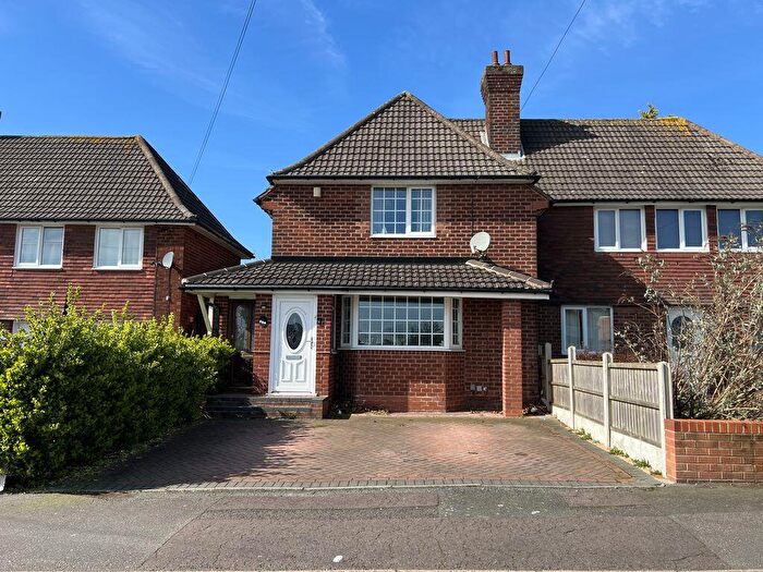 3 Bedroom Semi Detached House For Sale In Kingstanding Road, Kingstanding, Birmingham, B44