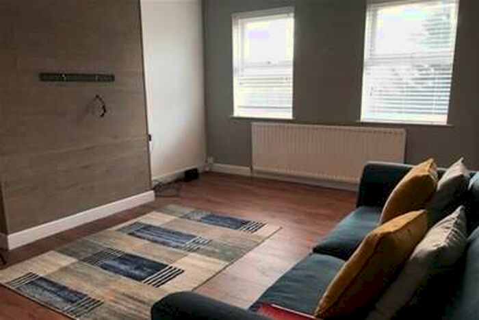 2 Bedroom Flat To Rent In *zero Deposit Option*the Grove, Caterham CR3