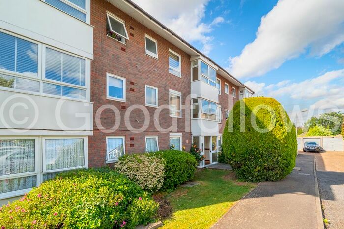 2 Bedroom Flat To Rent In Carters Close, Worcester Park, KT4