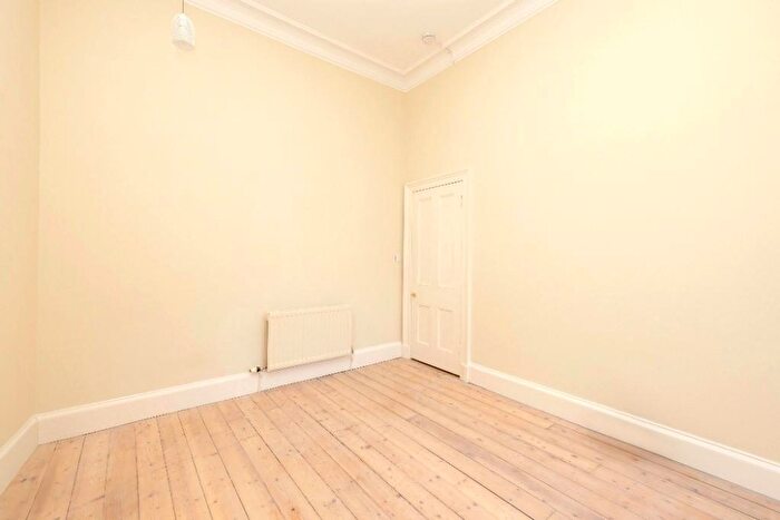 3 Bedroom Flat To Rent In Lauriston Place, Central, Edinburgh, EH3